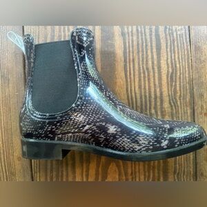 NWOT INC “Raelynn” Ankle Rain Boots